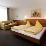 Linde Pfalz Отель Silz (Rhineland-Palatinate)